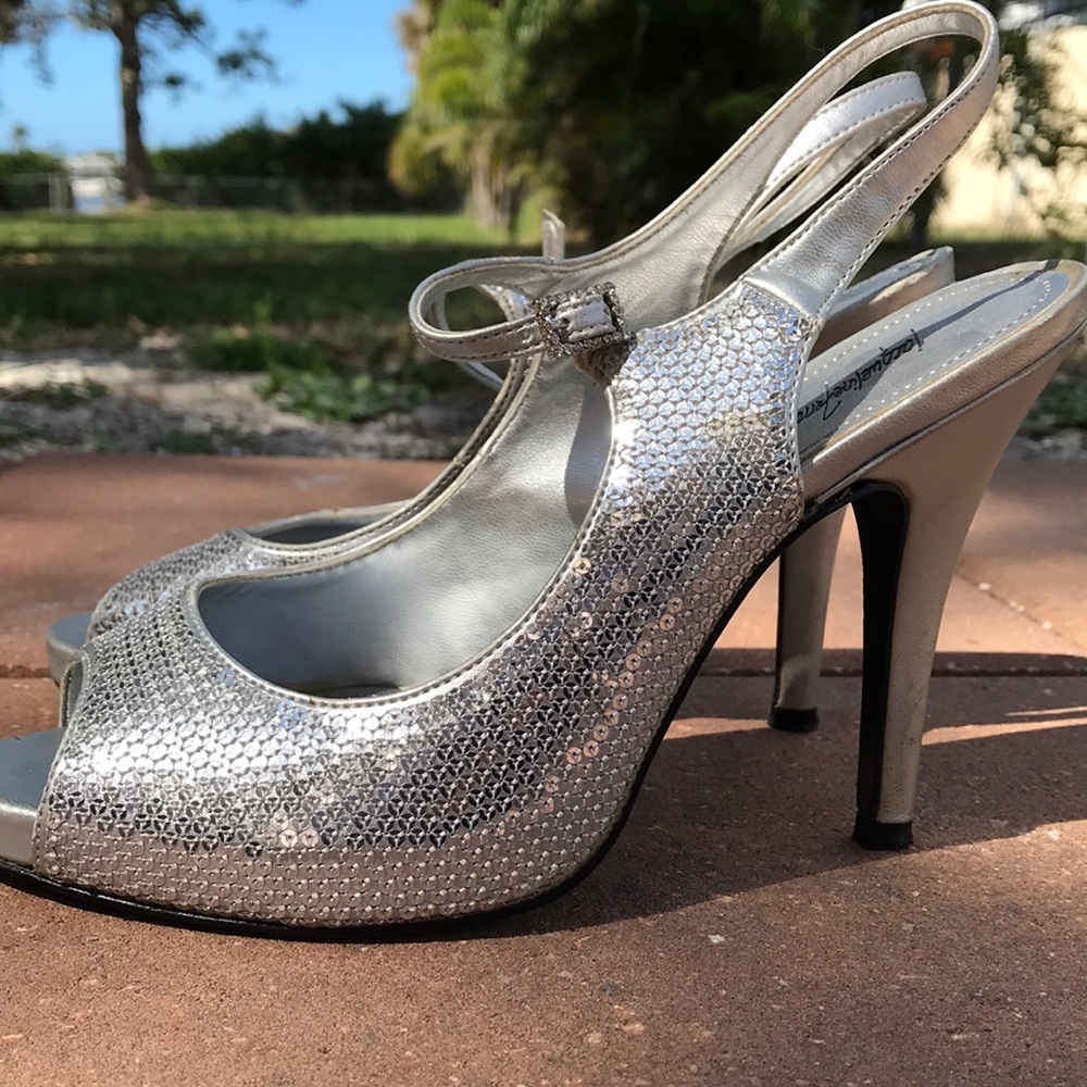 Size 8 Silver Jacqueline ferrar heels